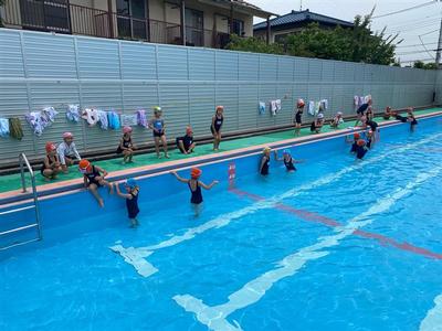 １年 初めてのプールだ 狛江第六小学校